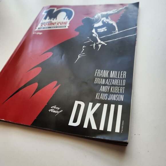2015 NYCC 10th Edition Comic Con Program Featuring DKIII By Frank Miller & More - Picture 4 of 11